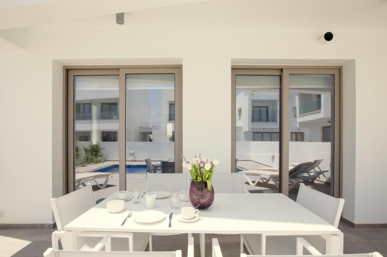 Palm Tree Villas Livádia Kültér fotó
