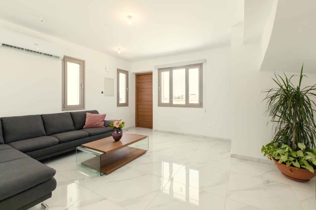 Palm Tree Villas Livádia Kültér fotó