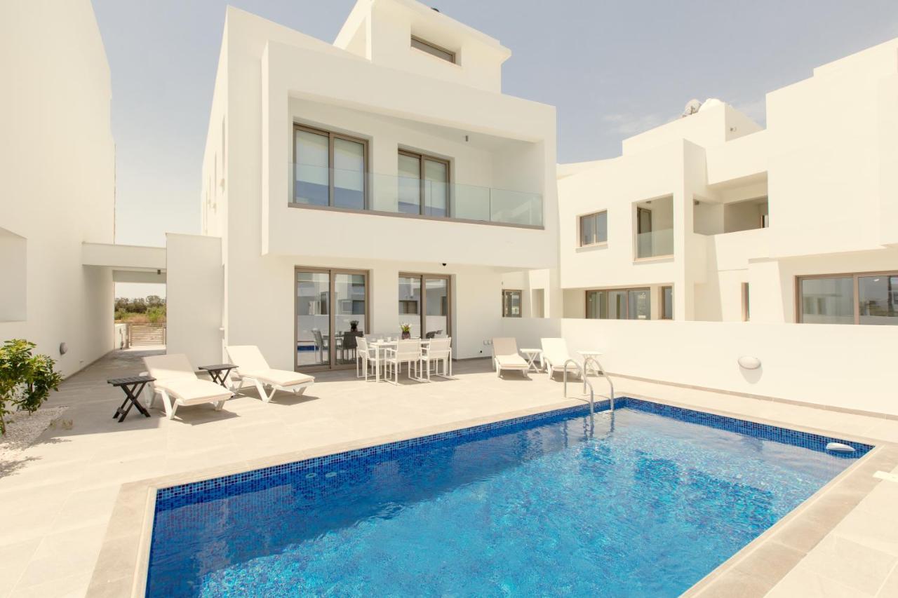 Palm Tree Villas Livádia Kültér fotó