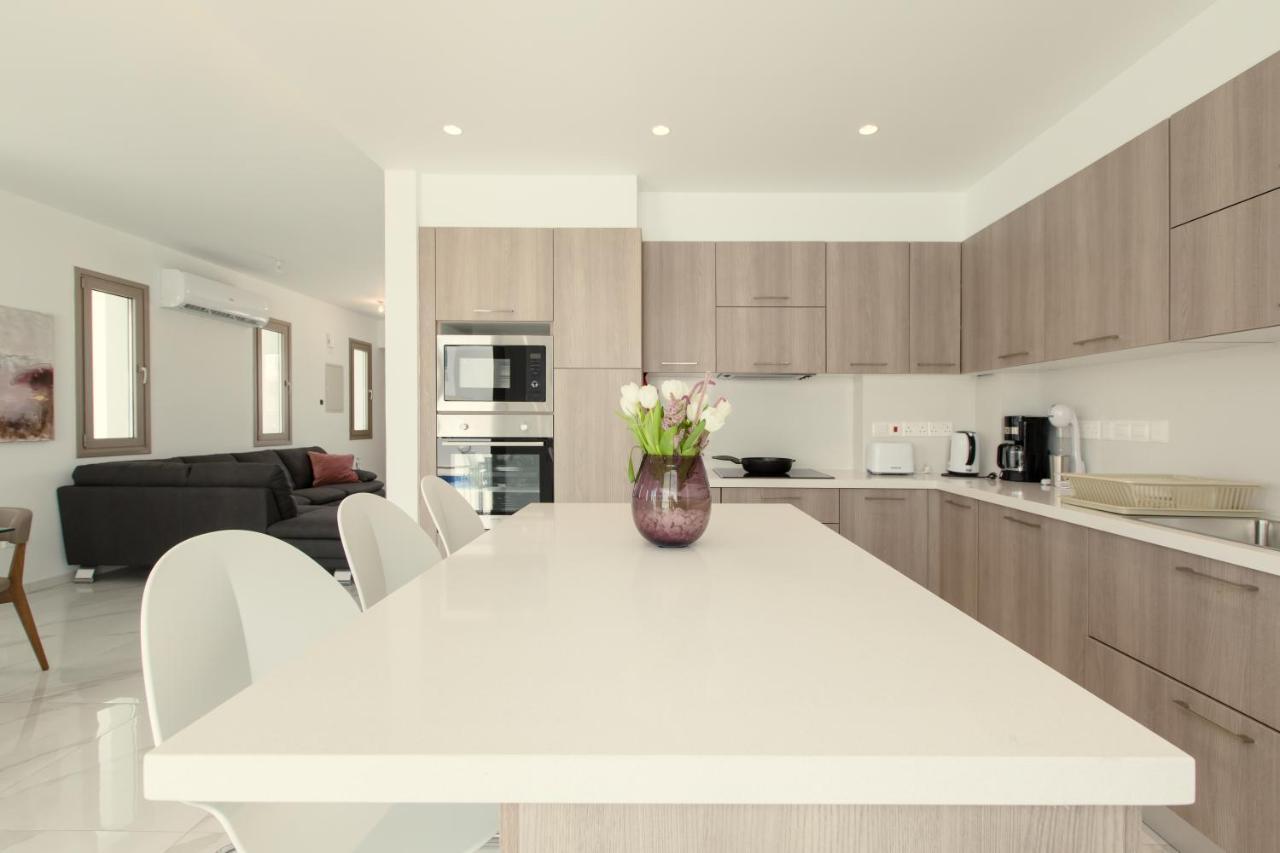 Palm Tree Villas Livádia Kültér fotó