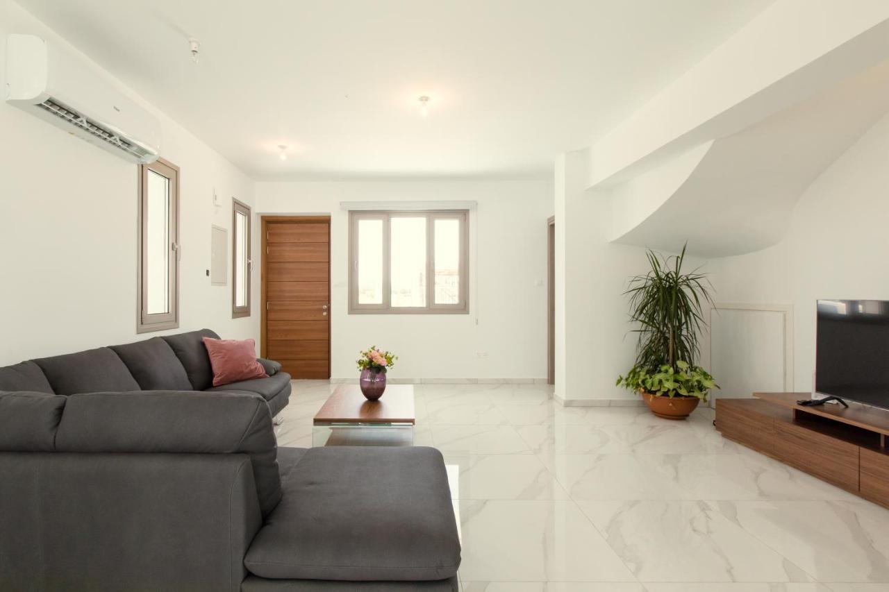 Palm Tree Villas Livádia Kültér fotó
