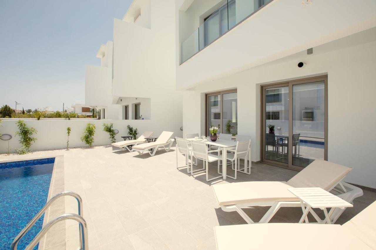 Palm Tree Villas Livádia Kültér fotó