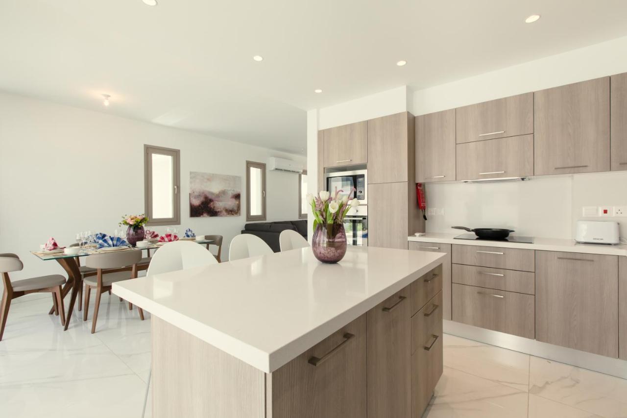 Palm Tree Villas Livádia Kültér fotó