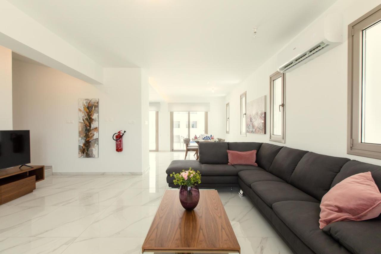 Palm Tree Villas Livádia Kültér fotó