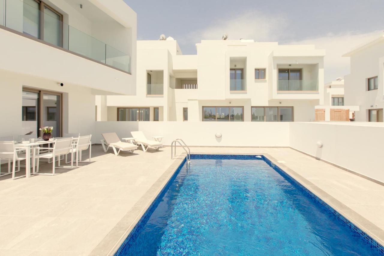 Palm Tree Villas Livádia Kültér fotó