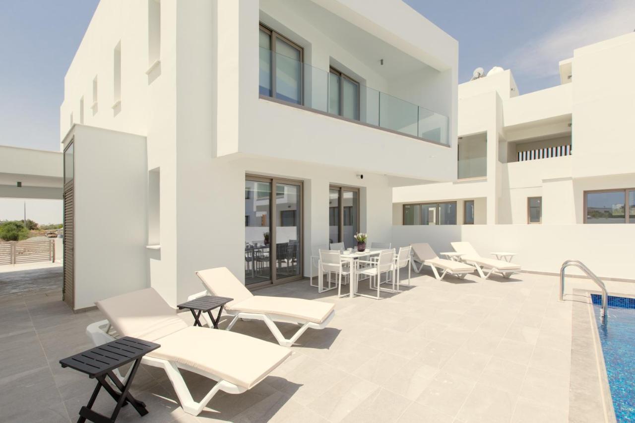 Palm Tree Villas Livádia Kültér fotó